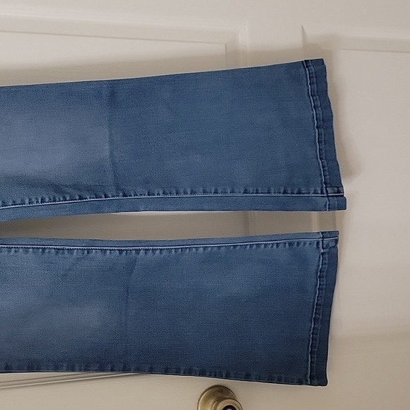 American Eagle Size 2 A-Line Denim Blue Jeans. Retro! Excellent Used Condition - Picture 12 of 15